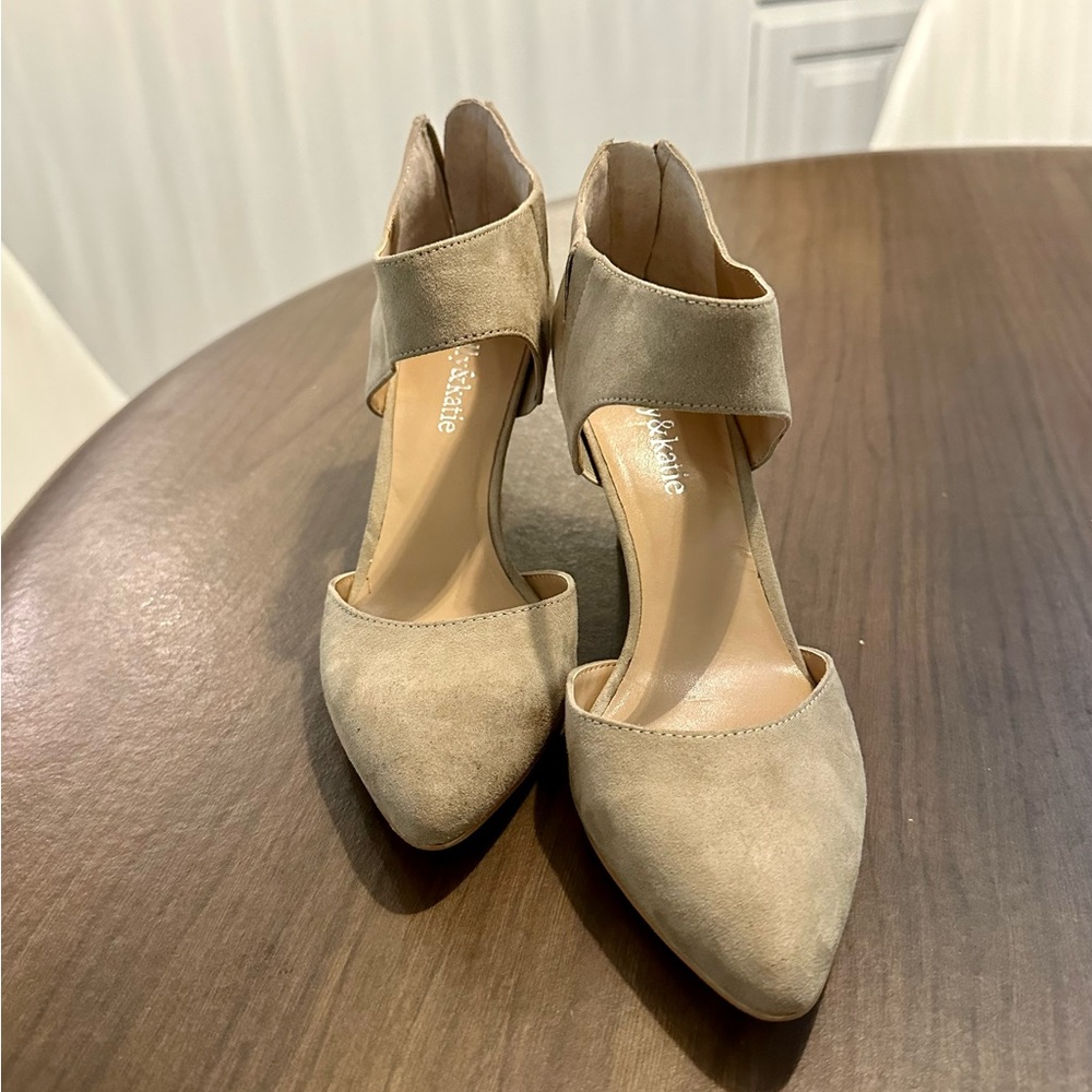Kelly & Katie beige heels